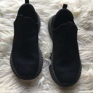Sz 3. Solid black boys youth sketchers -slip on with no ties
